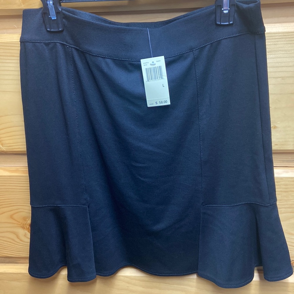 black skirt knee length